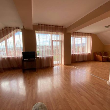Apartments On Parkaniya 2A Мукачеве Екстериор снимка