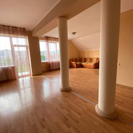 Apartments On Parkaniya 2A Мукачеве Екстериор снимка