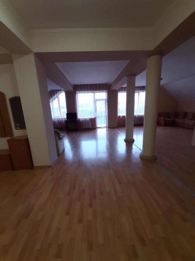 Apartments On Parkaniya 2A Мукачеве Екстериор снимка
