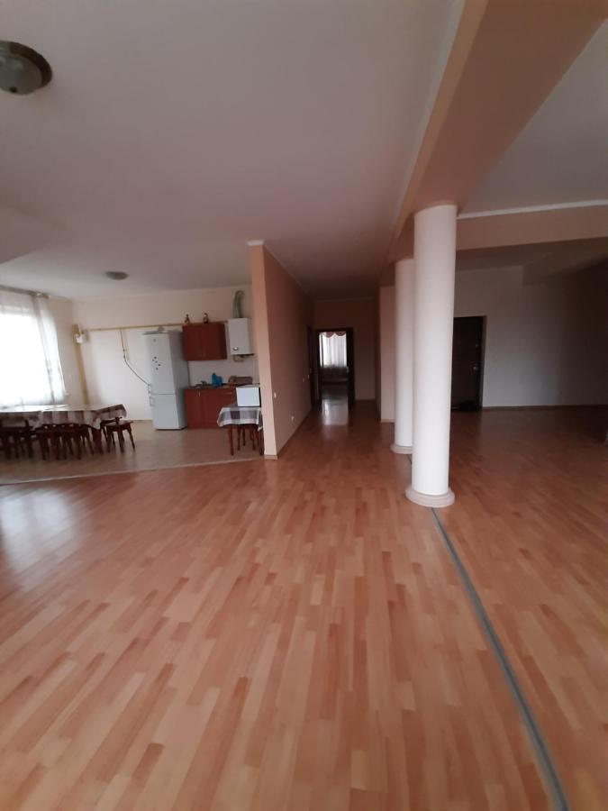Apartments On Parkaniya 2A Мукачеве Екстериор снимка