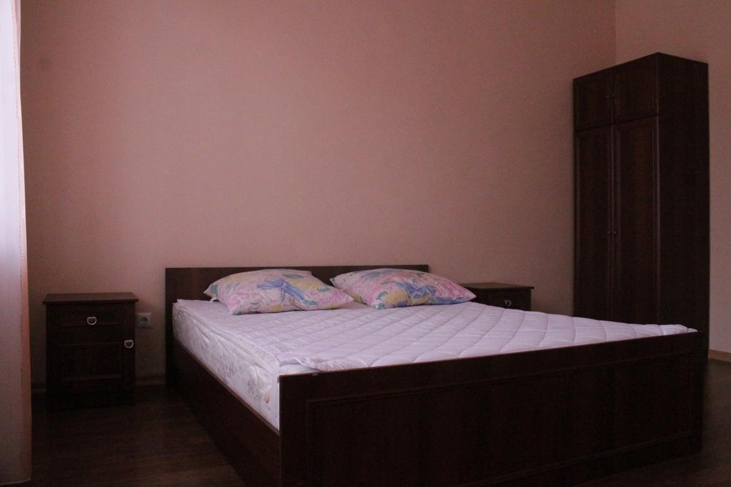 Apartments On Parkaniya 2A Мукачеве Екстериор снимка